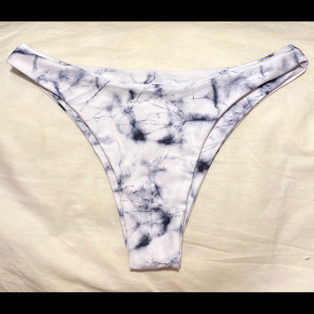 White and black marble bikini bottoms size small
